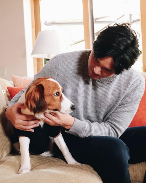 愛犬とツーショット（写真はインスタより）