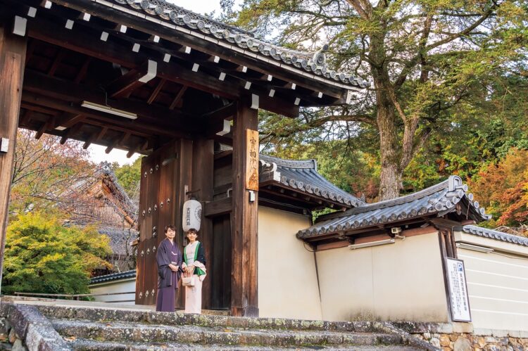 約800年の歴史のある実相院。この「四脚門」は、「御車寄」「宮殿」とともに、京都御所から下賜されたものだ
