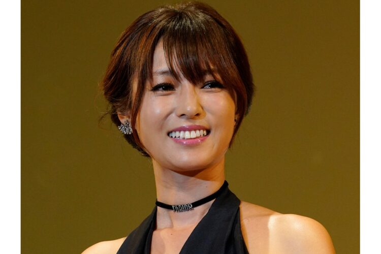 破局した深田恭子（時事通信フォト）