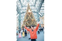 声優・榎木淳弥と行く東京ディズニーリゾートのクリスマス パレードではフロートが停止する演出&ダンサーが復活!