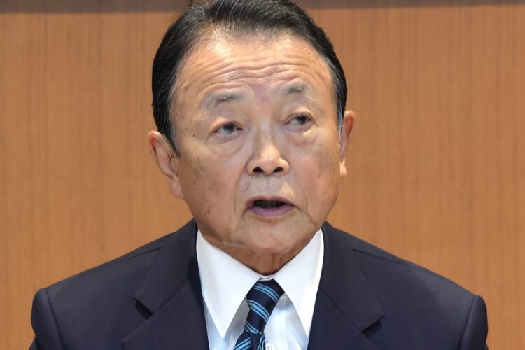 麻生太郎氏の長男など、後継者問題はさまざまな重鎮たちに起こる