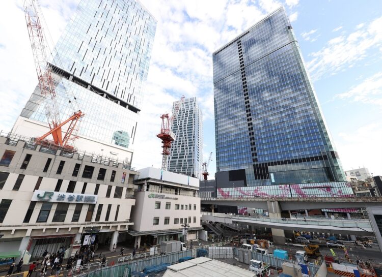 100年に一度の大規模再開発がすすむ渋谷。大型複合施設「Shibuya Sakura Stage（渋谷サクラステージ）」のSHIBUYAサイド（時事通信フォト）
