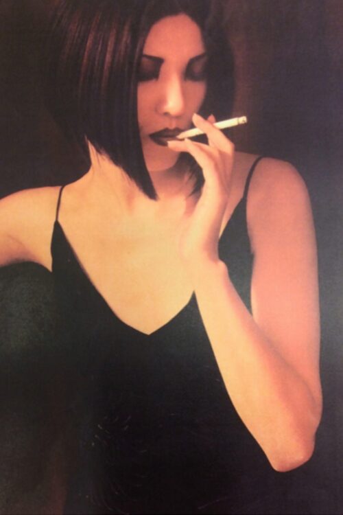 ショートボブヘアだった20代のアンミカ。タバコが吸えず撮影に苦労したという