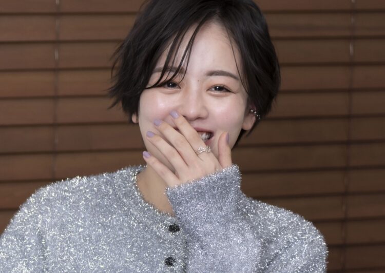 2018年にTBS『チア☆ダン』にて女優デビュー。NHK朝ドラ『なつぞら』などに出演。主演作のディズニープラスオリジナルドラマ『シコふんじゃった！』にも出演
