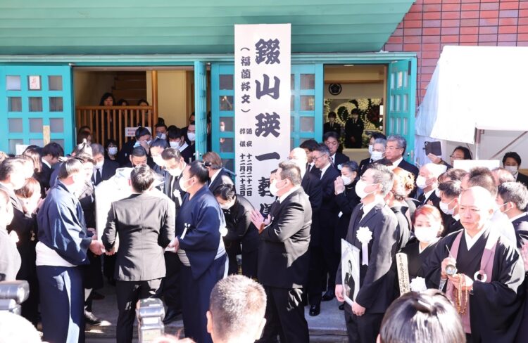 東京・江東区の錣山部屋で葬儀・告別式が行なわれた（代表撮影）