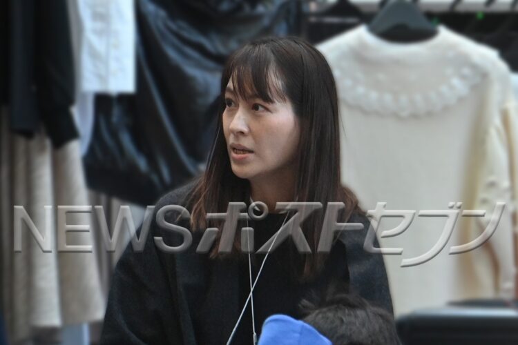 ファッション誌『VERY』のモデルとしても活躍する青木アナ