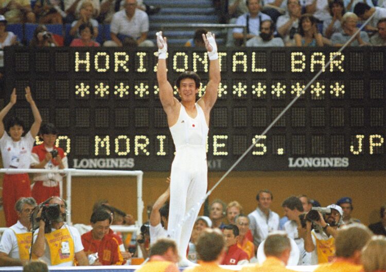 1984年ロサンゼルス大会の種目別鉄棒で森末慎二さんは10点満点を記録（写真／共同通信社）