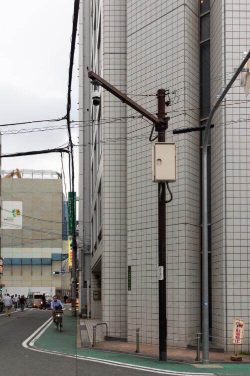 近頃設置された監視カメラ