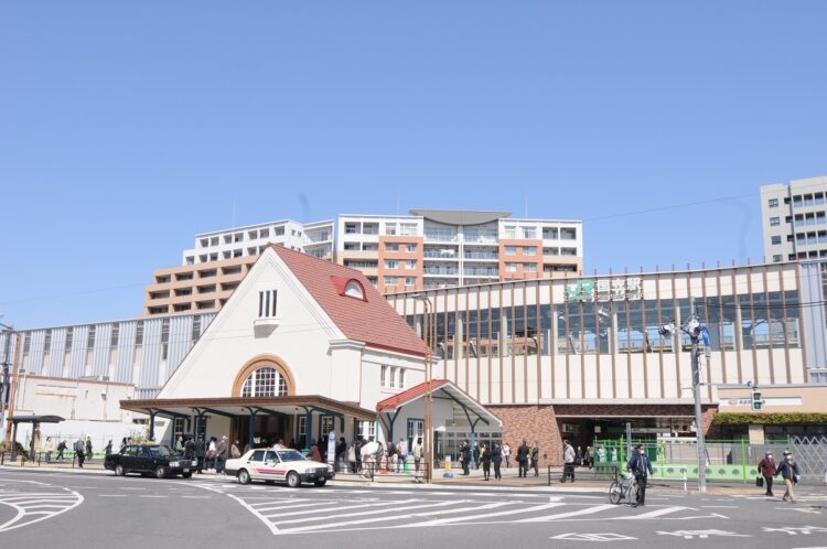 2020年に駅前広場に移築された旧国立駅舎（2020年4月撮影：小川裕夫）

