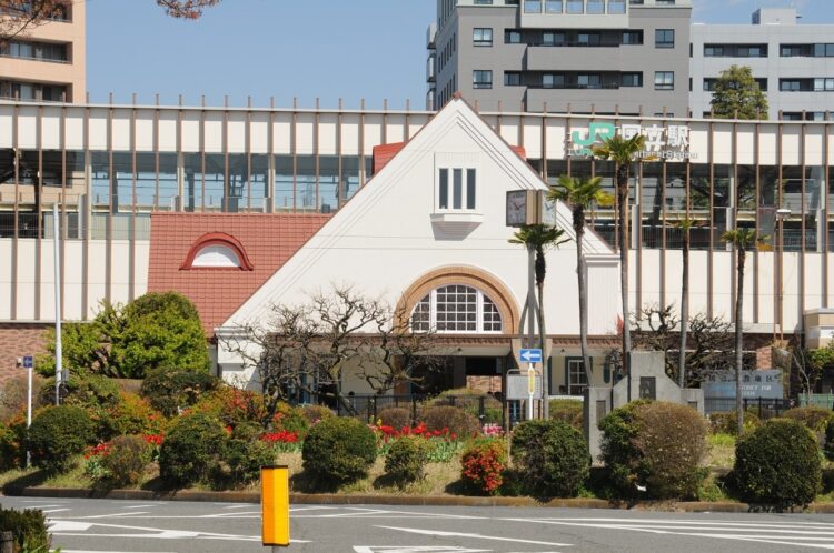 JR中央線の高架化に伴って役目を終えた旧国立駅舎は、観光案内所などとして活用されている（2020年4月撮影：小川裕夫）