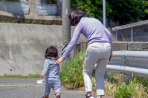 「子育ては終わったはずなのに…」孫育てに疲弊する祖父母世代の嘆き “孫のために”という義務感がストレスに