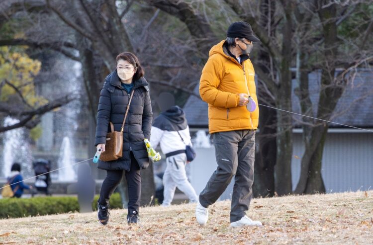 寒空の下、目撃された2人