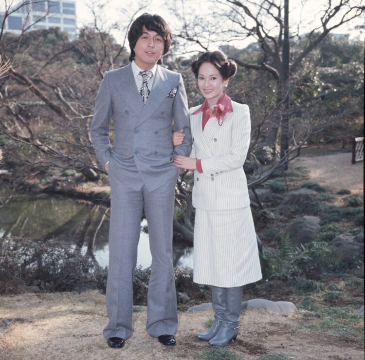 婚約時の中村雅俊・五十嵐淳子夫人（1976年）