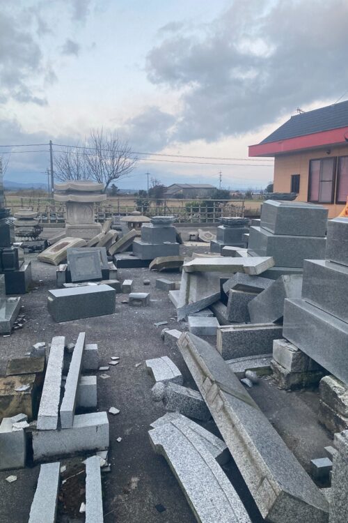 羽咋市内にある墓石の石材店（2024年1月4日撮影）