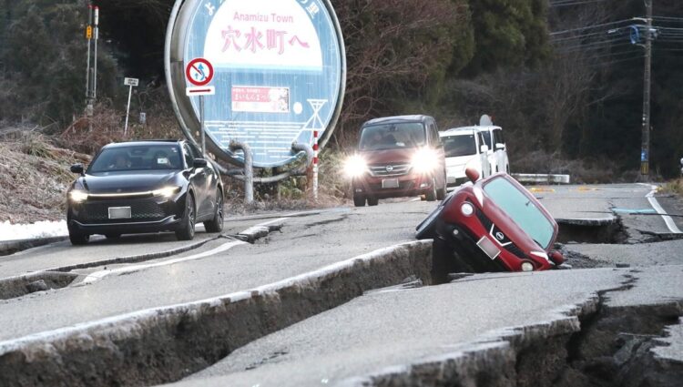 至るところで地割れが発生（石川県穴水町）