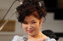 歌手としてデビューした21歳の頃、結婚を考えていた男性がいたと明かした(時事通信フォト)