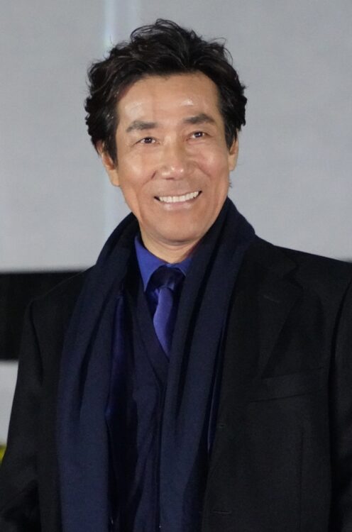 藤原為時役の岸谷五朗（時事通信フォト）
