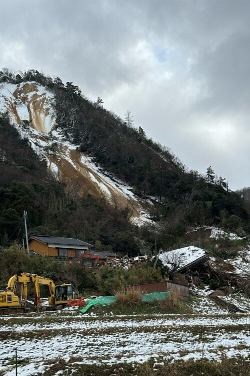 土砂崩れは家族を飲み込んだ