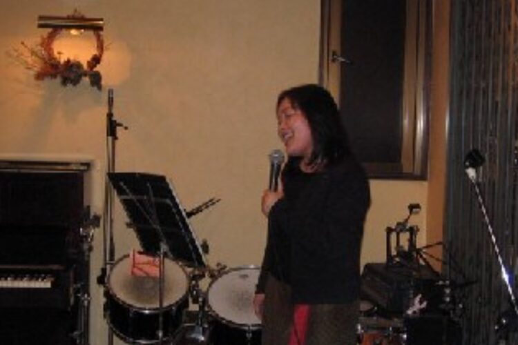 今治市のイベントで、2004年当時、ボーカルを務めていた冨田小雪さん