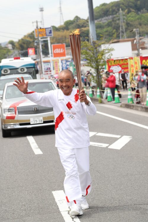 聖火ランナーを務める「スーパーボランティア」として知られる尾畠春夫さん（2021年撮影、時事通信フォト）