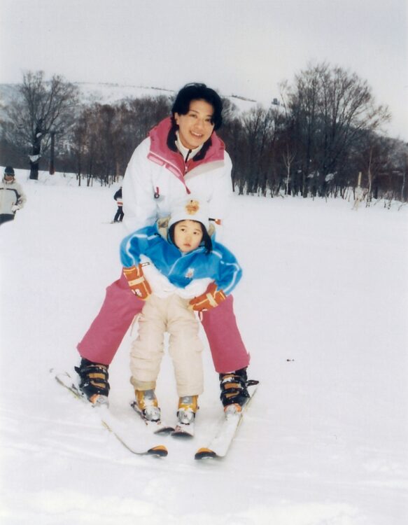 2005年、奥志賀高原スキー場での雅子さまと愛子さま