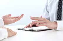 同年代の人との付き合いが苦手な人たちの本音 「上下の関係がはっきりしている方が楽」「つい自分と比較して劣等感や嫉妬を覚える」