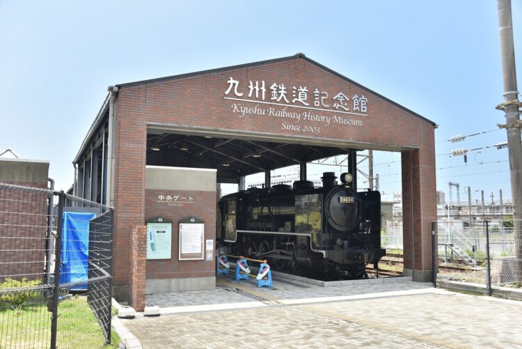 九州鉄道記念館は門司港駅に隣接。九州鉄道の本社敷地跡に整備された（2020年6月撮影：小川裕夫）