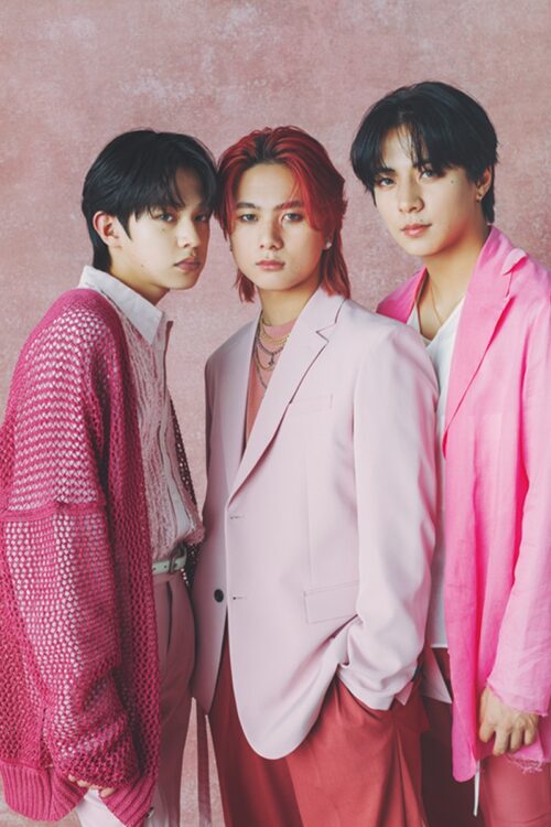 かっこよくポーズを決める