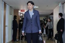 自民党「政治刷新本部」初会合に臨む小渕優子選対委員長。2024年1月11日、東京・永田町の同党本部（時事通信フォト）