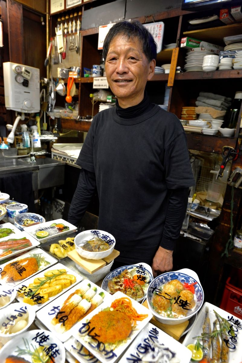 バイクが趣味の店主は、「兄さん」「アニキ」と皆から慕われている