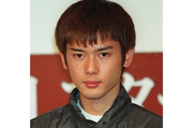 1996年「ポッキーCM」などで活躍し、一躍有名になった鳥羽潤さん（2000年撮影）