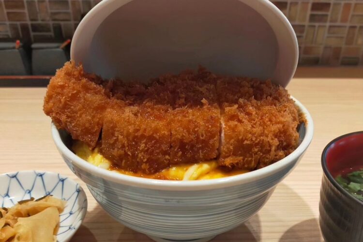 SNSで人気に火がついた（とんかつ丸七提供）