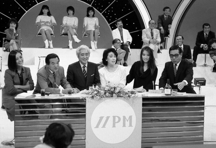 約24年にわたり放送された『11PM』（左から松岡きっこ、愛川欽也、藤本義一、朝丘雪路、高樹澪、大橋巨泉）