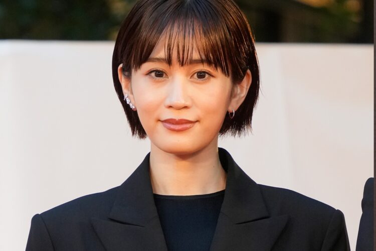 2023年10月、東京国際映画祭のレッドカーペットを歩く前田敦子（時事通信フォト）