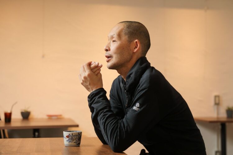 スニーカーブームのルーツにあるのは日本の「茶の湯」文化だと語る