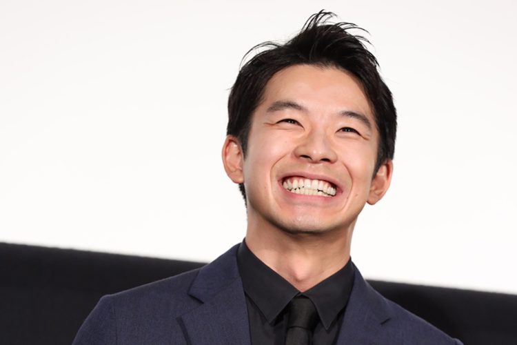 仲野太賀が、父との関係性とともに注目が集まっている