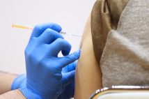 注目を集める「ワクチン後遺症」を巡る研究報告（時事通信フォト）