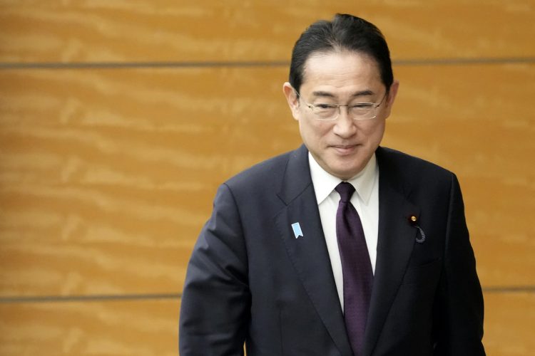 この状況を見て、ほくそ笑んでいるのが岸田首相（写真／共同通信社）