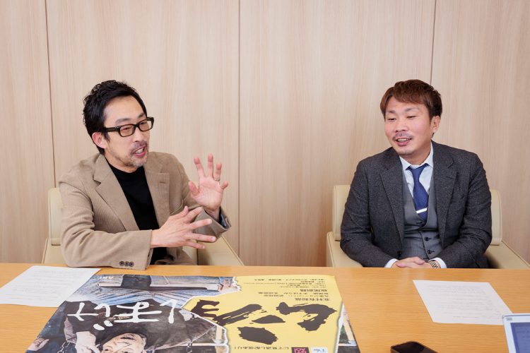 『ムショぼけ』漫画化を記念して、ドラマで主人公・陣内を演じた北村と、原作者の沖田氏が対談を行った