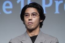 スタントなしのアクションも『忍びの家』で披露した俳優の賀来賢人（時事通信フォト）