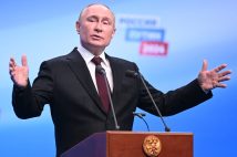 プーチン氏が見据えるものとは（時事通信フォト）