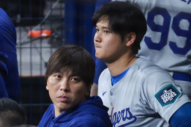 水原一平氏と大谷翔平（時事通信フォト）