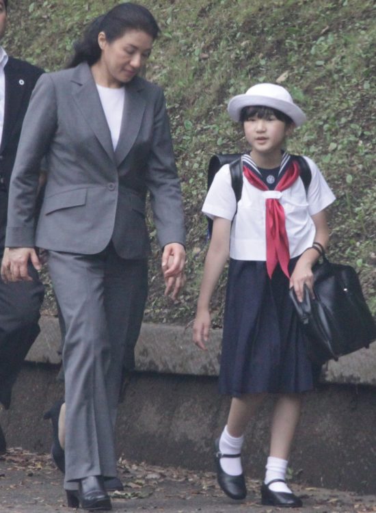 付き添い登校は1年9か月にわたって続いた(2011年6月)