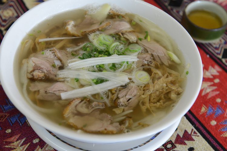 ベトナム料理店「ハオグエン」のフォーは塩味が効いて、体の芯から温めてくれる