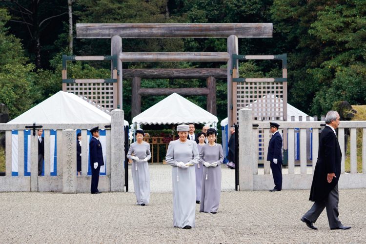 神武天皇陵を参拝された雅子さま