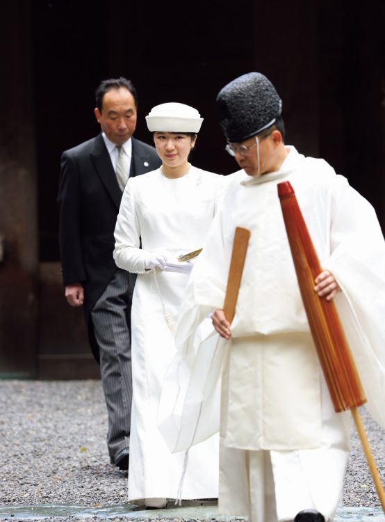 外宮の参道を歩かれた際の一枚（写真／JMPA）