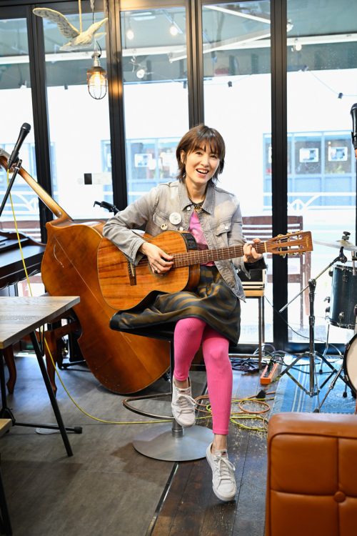 デビュー40周年の荻野目洋子。子育てを経て音楽活動を再開した