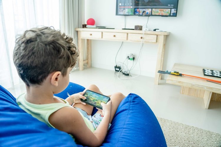 子供はゲームにハマると課金したくてたまらなくなる(イメージ)