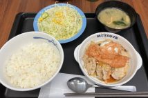 「とにかくご飯に合う！」松屋×かねふくコラボの『たっぷり明太タルタルチキン定食』実食レポ　ゆで卵を潰してタルタルにする仕掛けも楽しい