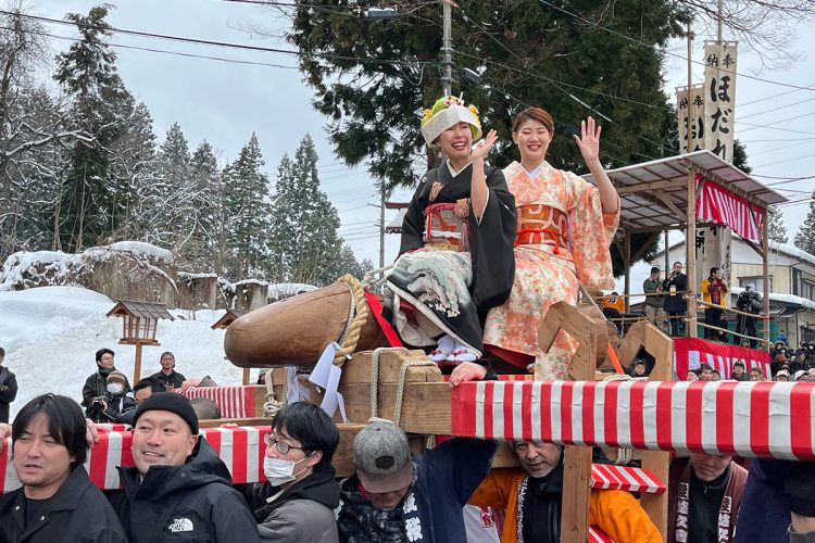 祭りは瞬く間に全国的に有名な奇祭に